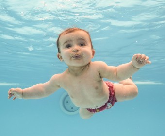 Babyschwimmen Unterwasserfoto in der Schwimmschule Seestern